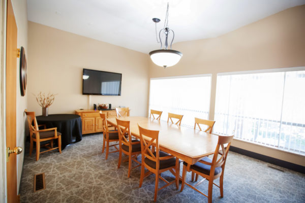 Resident dining and activity area at Shaw Mountain of Cascadia a skilled nursing facility in Boise, Idaho